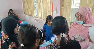 হিলিতে প্রাথমিক শিক্ষকদের শাটডাউন কর্মসূচি; পরীক্ষা নিচ্ছেন অফিস সহকারীরা